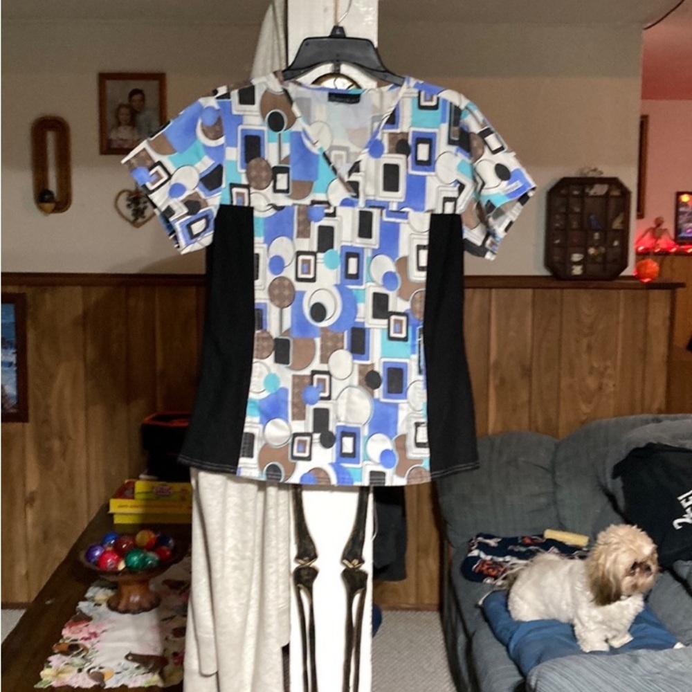 Womens scrub top.  (Fitted) size med WILL BUNDLE